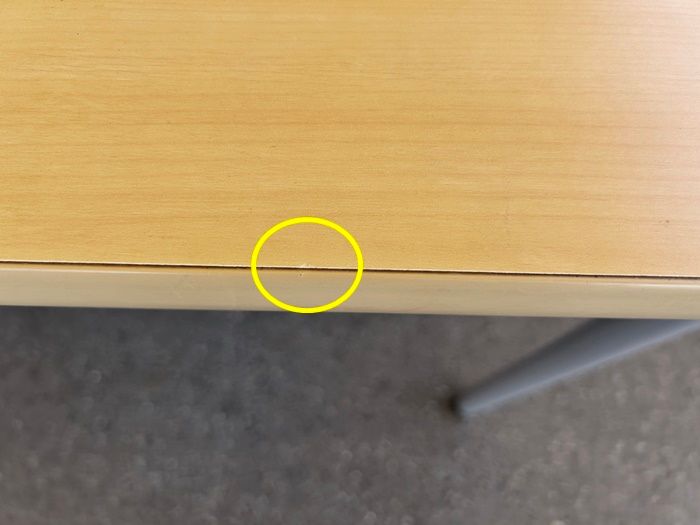 天板に傷あり 片側キャスター