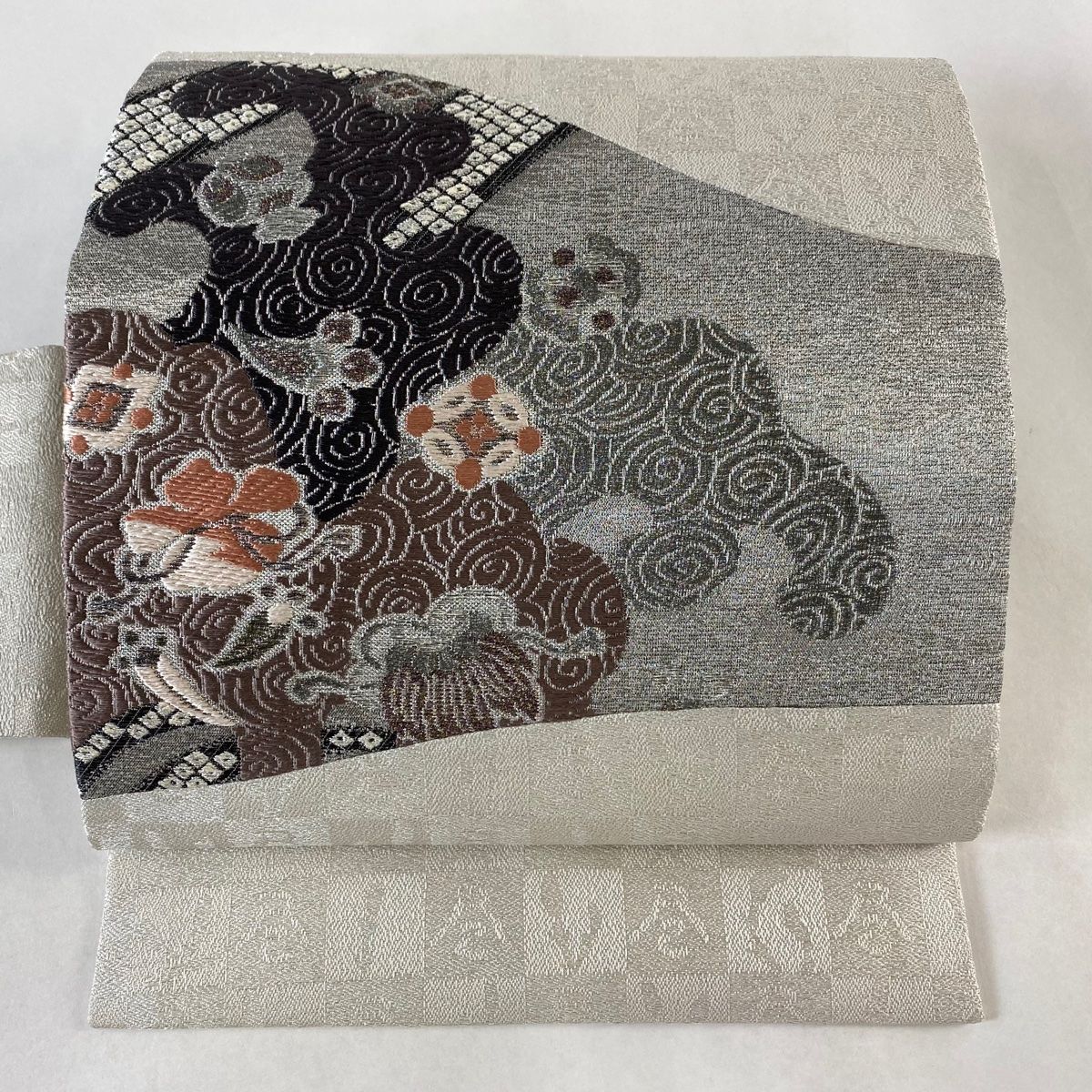 名古屋帯 宝尽くし 渦巻き 刺繍 銀糸 銀色 正絹