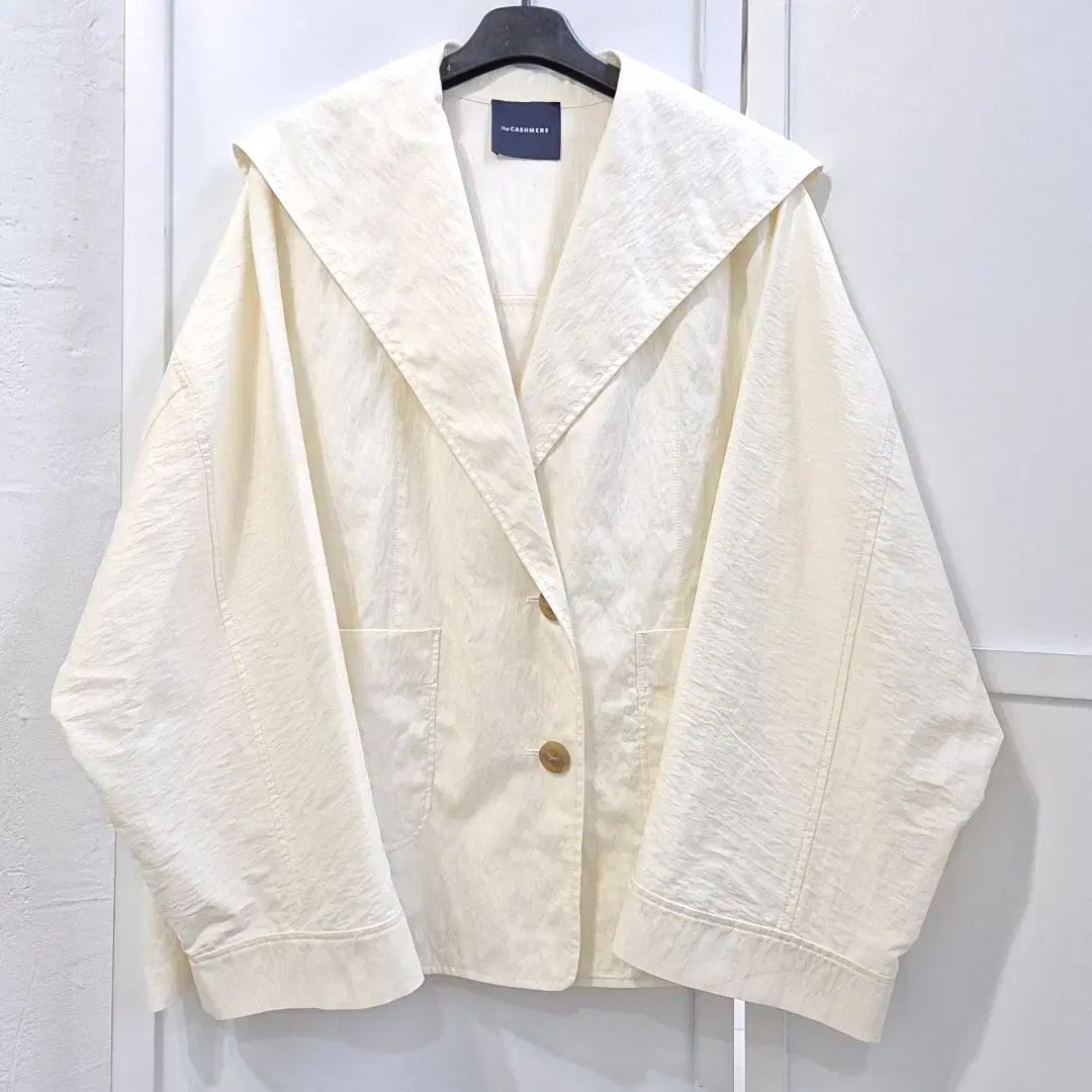 the CASHMERE リネン ブレンド クリンクル フード ジャケット