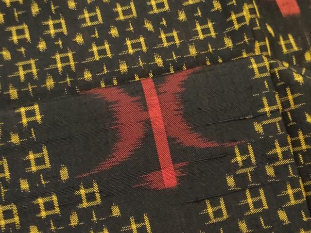 平和屋着物□上質な紬 幾何学文 黒地 正絹 逸品 CAAT7984oy - メルカリ 
