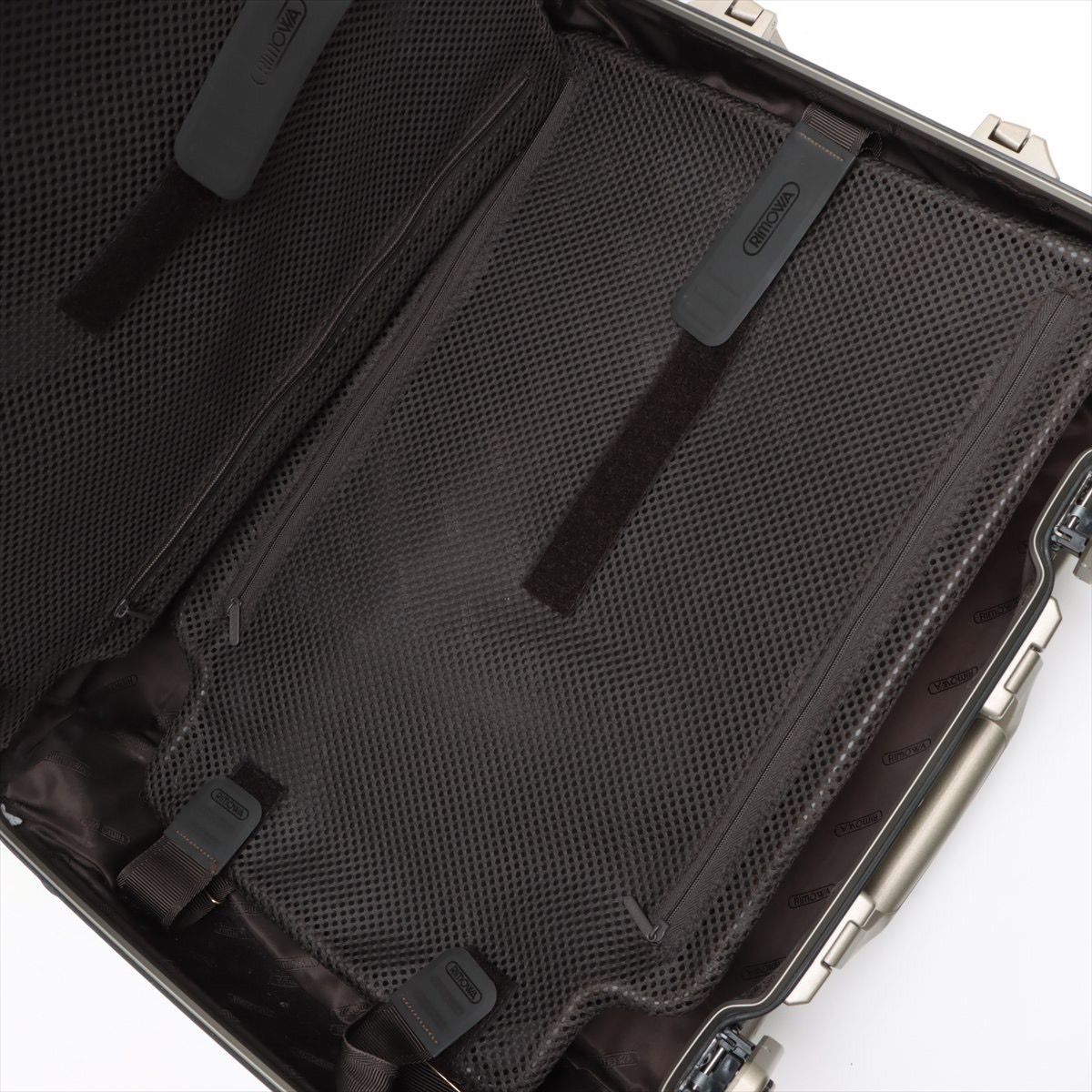 美品 リモワ トパーズ 26L 機内持ち込み 4輪 TSAロック チタニウム リモワ RIMOWA トパーズ チタニウム スーツケース シャンパン