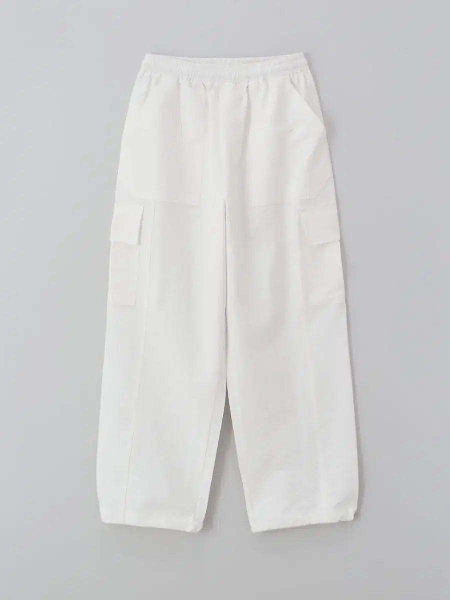 エークリース カーゴ 밴딩 パンツ アイボリー