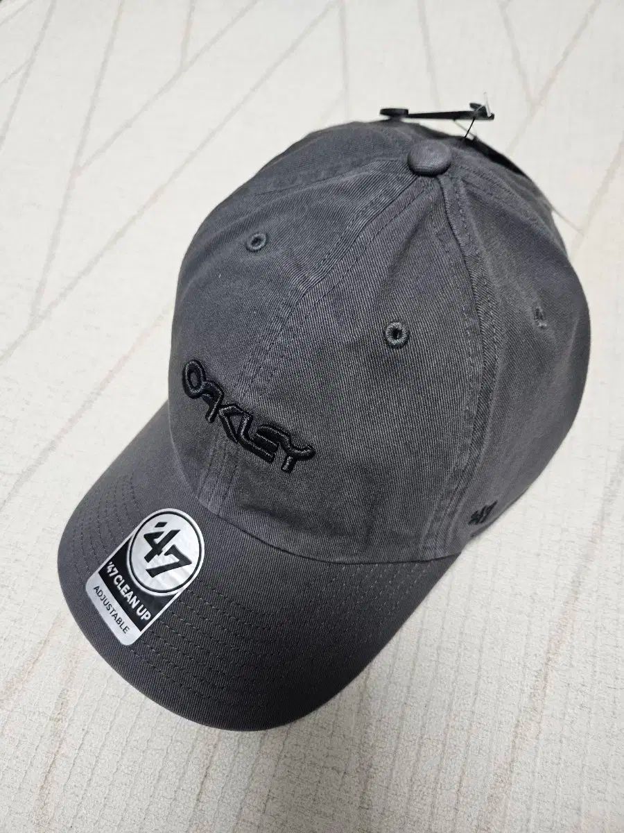 Oakley グレー キャップ ダメージ加工 OAKLEY（オークリー) X 47 ブランド キャップ グレー Oakley グレー