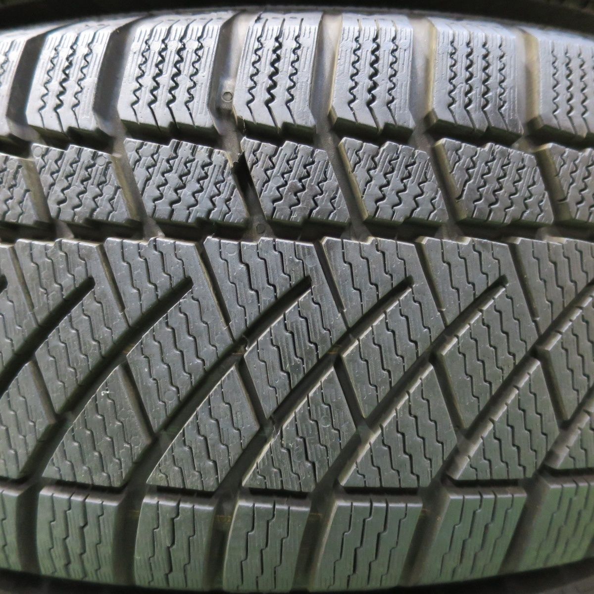 ぺこ　195/65R15 バリ溝スタッドレス　トヨタ車 195/65R15 バリ溝スタッドレス トヨタ車 バリ溝国産スタッドレス LX