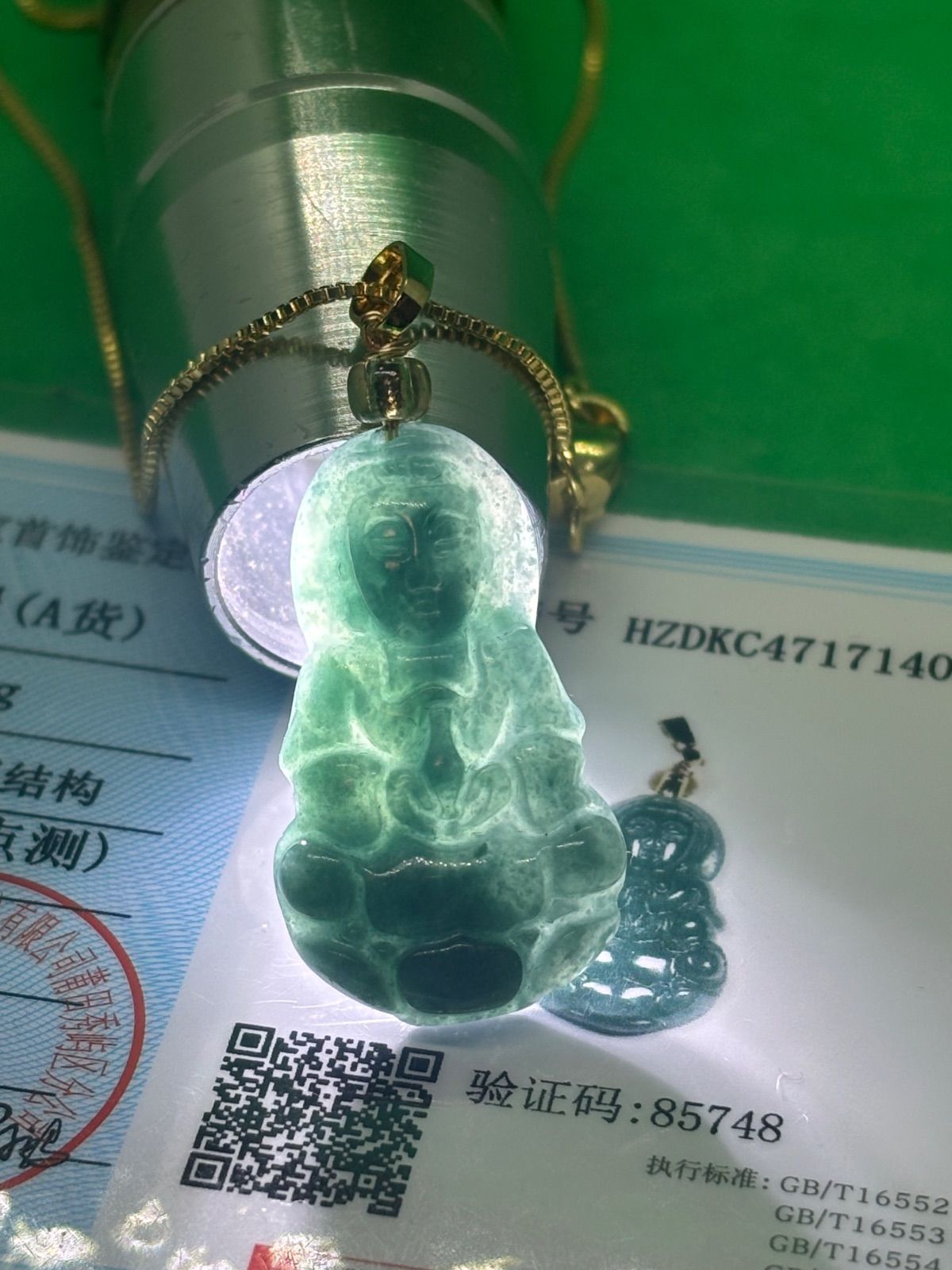 本翡翠 藍水種 観音様 ペンダントネックレス 【A貨 未処理】No.059 高品質ミャンマー産 天然本翡翠AAA 勾玉 ペンダント