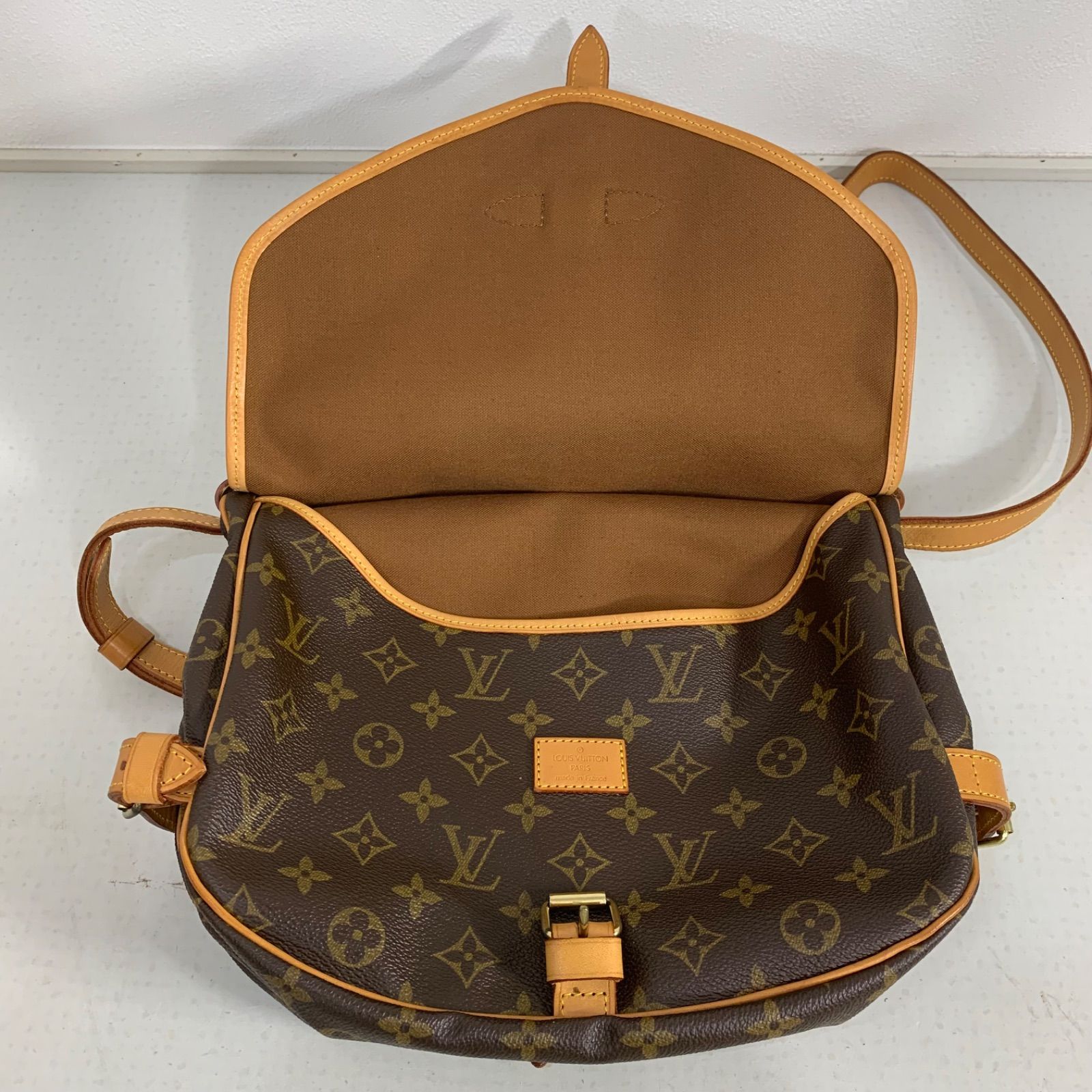 LOUIS VUITTON モノグラムショルダーバッグ　ルイヴィトン　箱付き LOUIS VUITTON】ルイヴィトン『モノグラム ヴァルミーMM』M40523