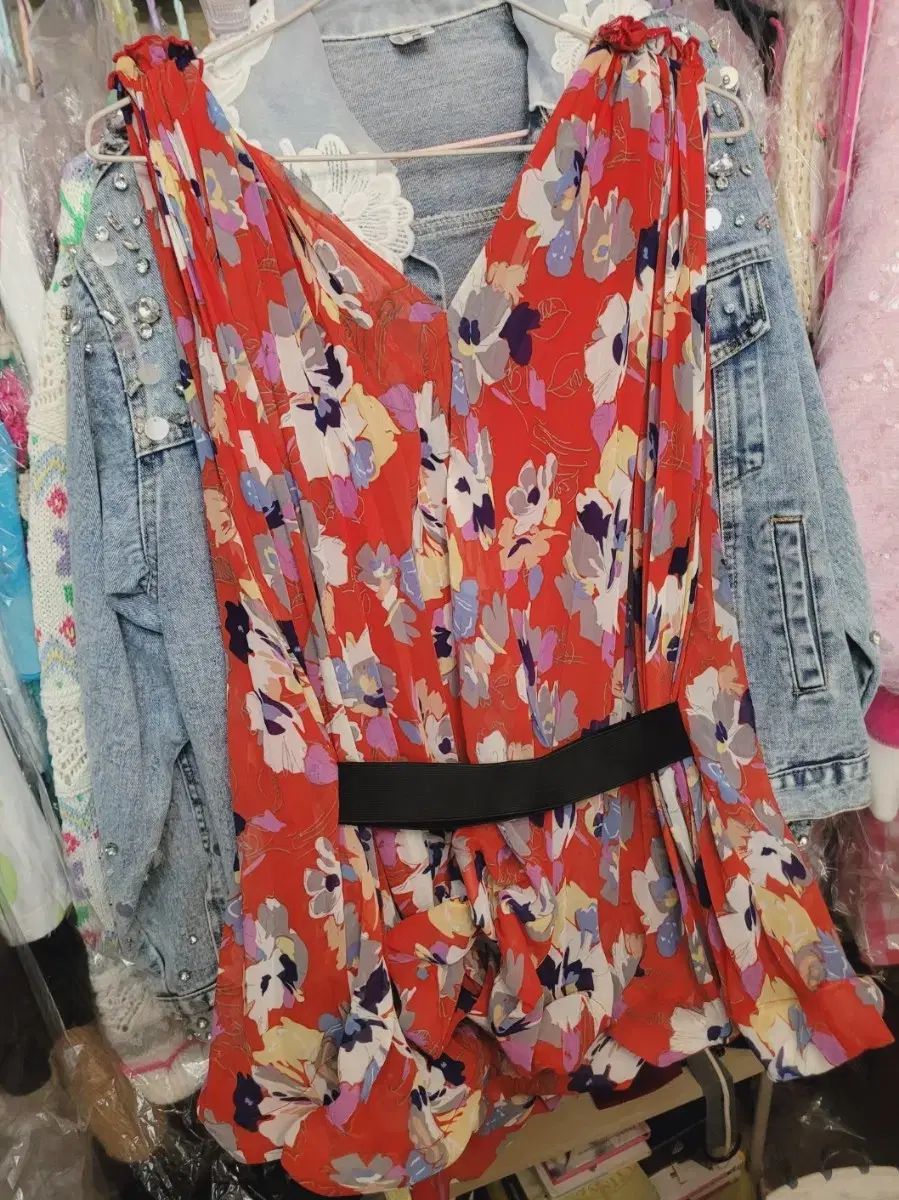 輸入フローラルレッド