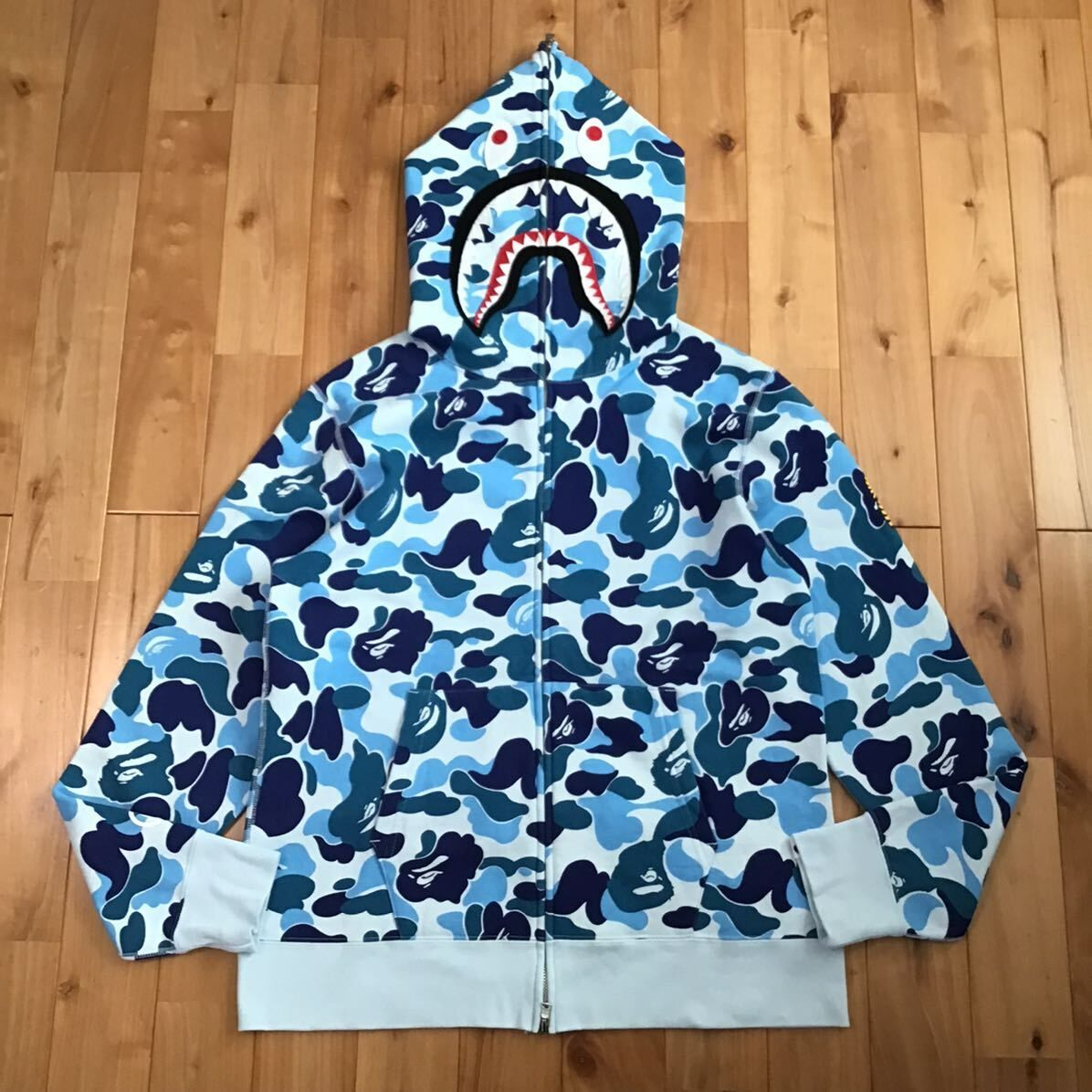 A BATHING APE シャークパーカー　青 ABATHING APE シャーク ジップアップパーカー 青 Sサイズ INDIGO SHARK
