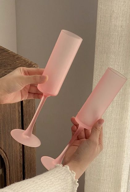 ピンク エレガントなピンクフロストシャンパングラス2個セット