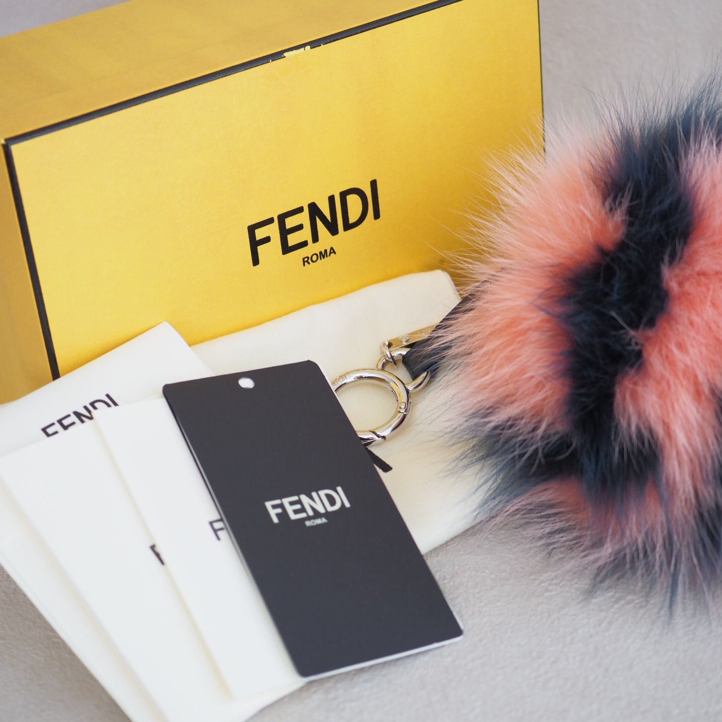 FENDIポンポンチャーム 楽天市場】フェンディ FENDI バッグチャーム ポンポンチャーム