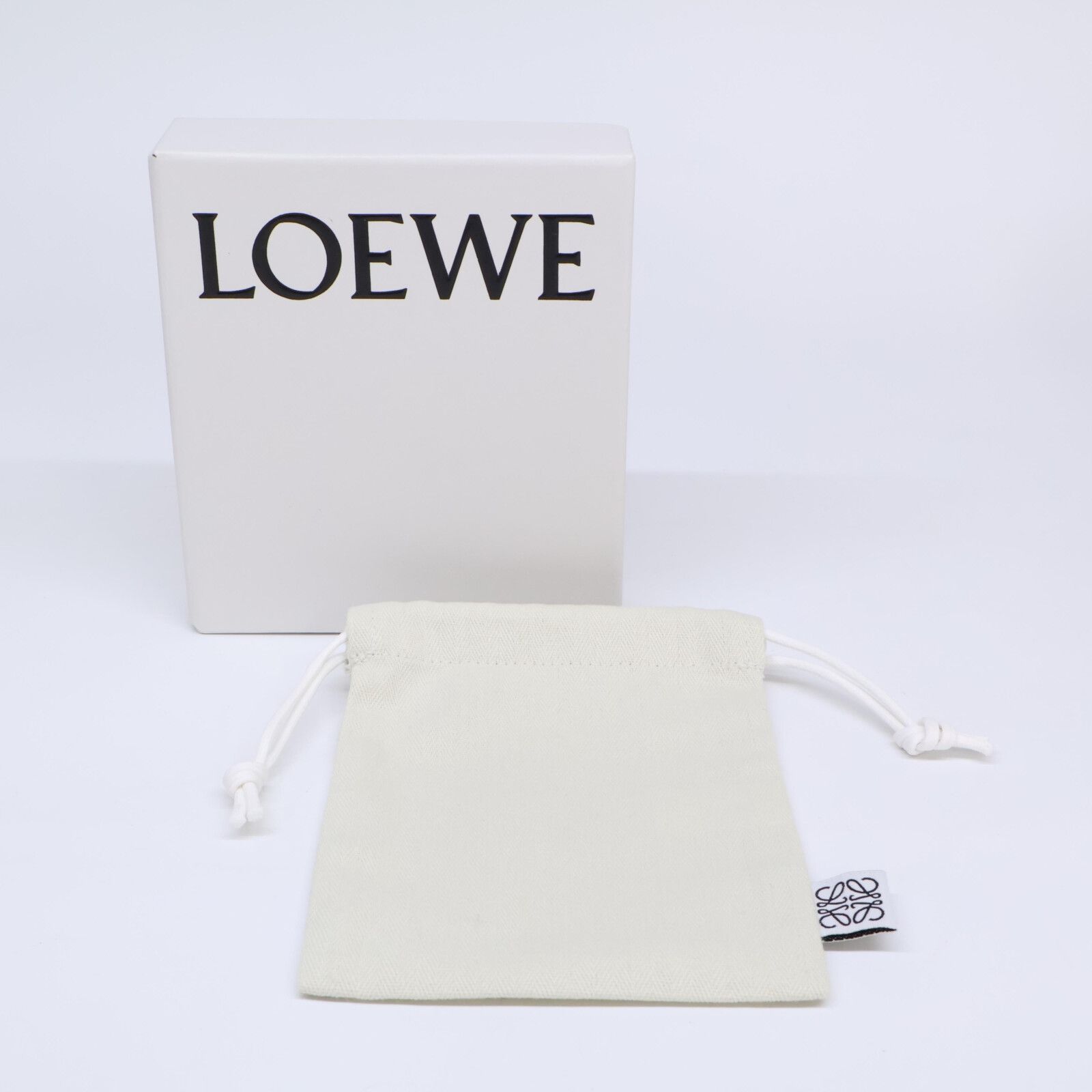 【LOEWE】× Suna Fujita ムートン製コインケース うさぎ ホリデーアイテムも登場！「ロエベ」と「スナ・フジタ」の大人気