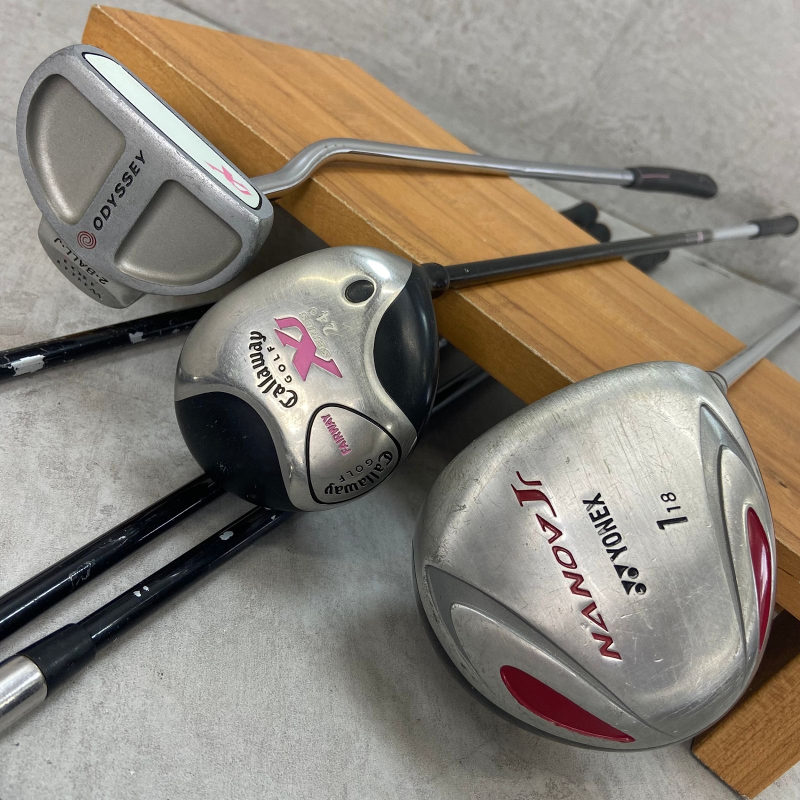 YONEX
