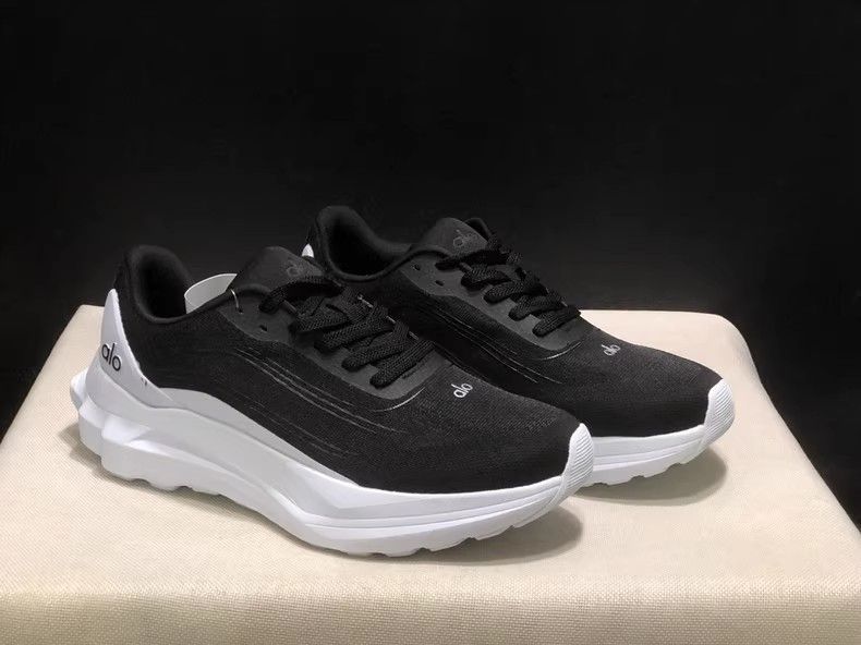 新品未使用】ALO Yoga Alo Runner アローヨガ アローランナー