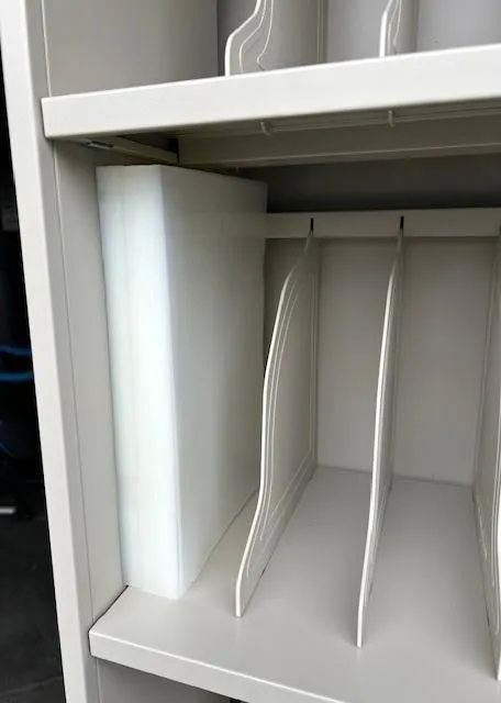 バインダー収納棚