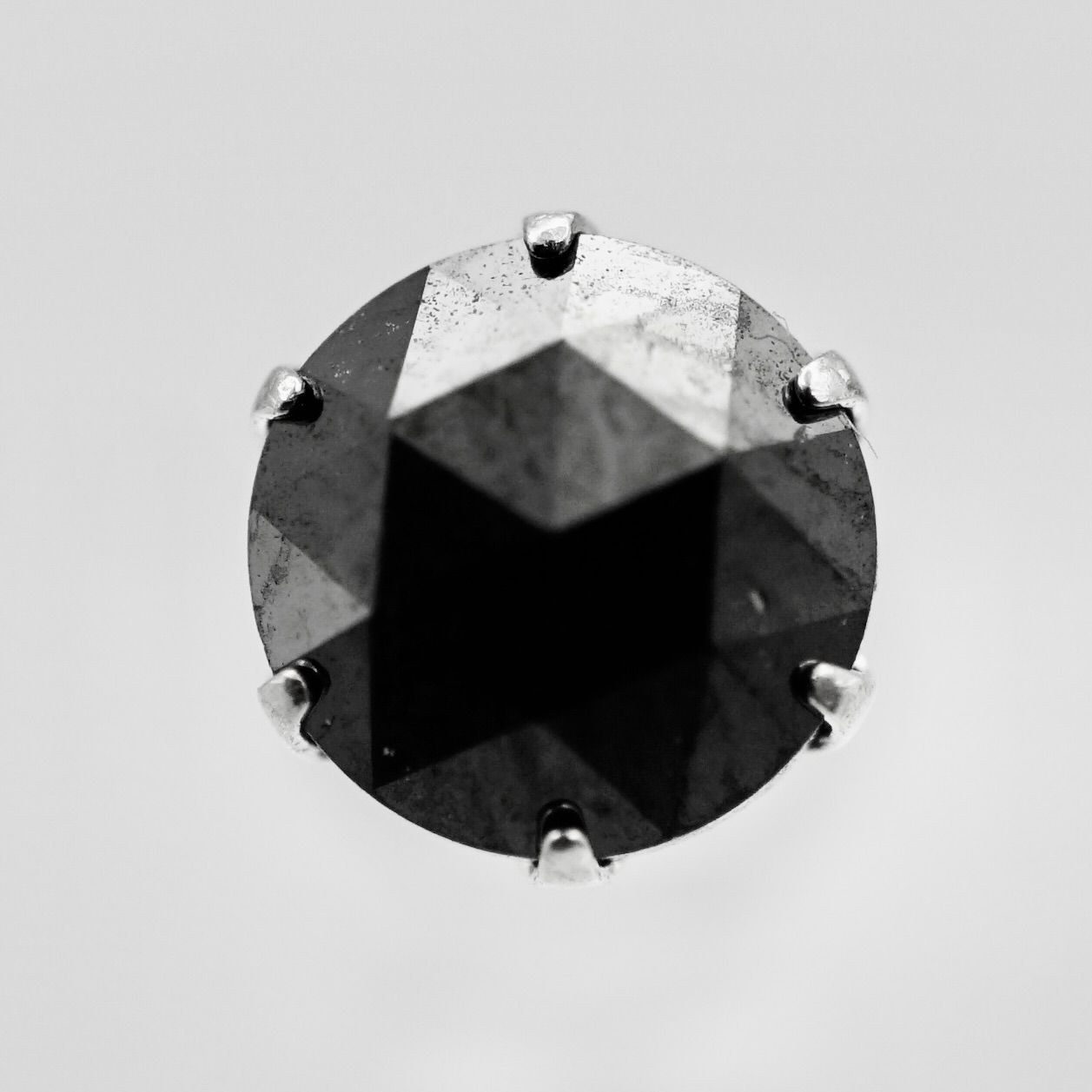 オープン価格】ブラックダイヤ 0.50ct PT900 スタッドピアス