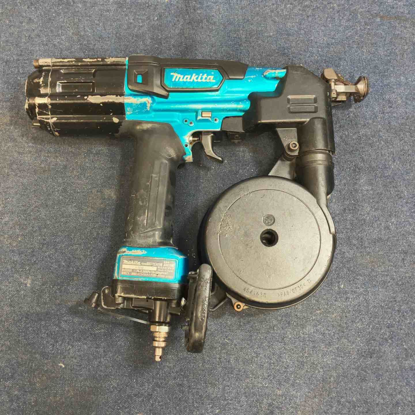 マキタ makita 高圧エアネジ打ち機 AR411HRM 八潮店