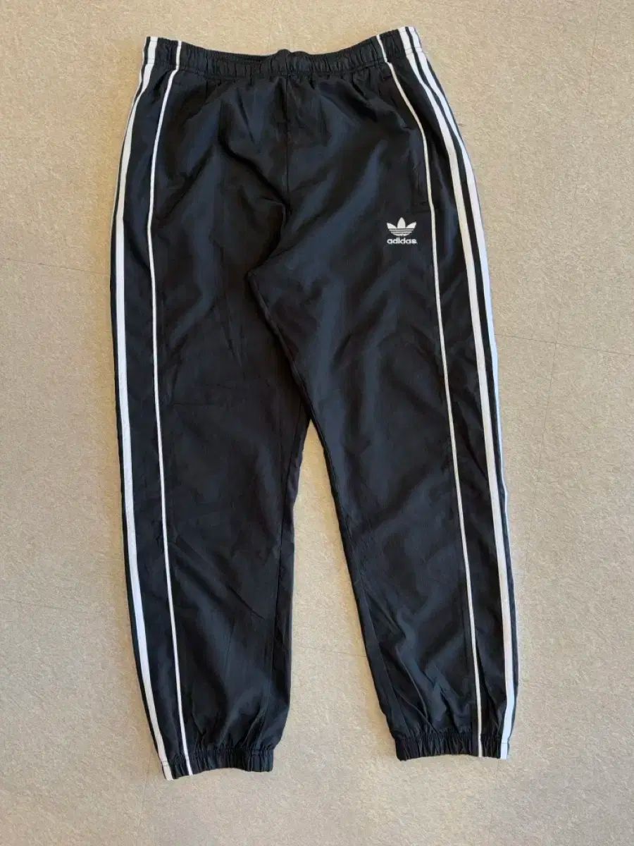 adidas アディダス トラックパンツ