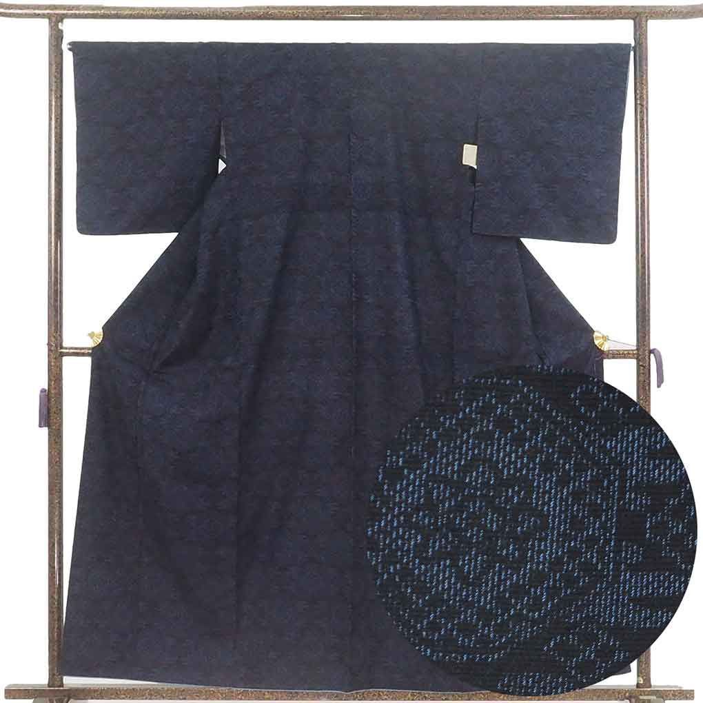 紬 身丈160cm 裄67cm 前幅25.5cm 後幅30cm 袖丈49cm 袖幅34cm レディース 袷 蜀江 裄長 裄Lサイズ 秋冬春用 正絹 シルク ネイビー リメイク リユース リサイクル 呉服のきくや