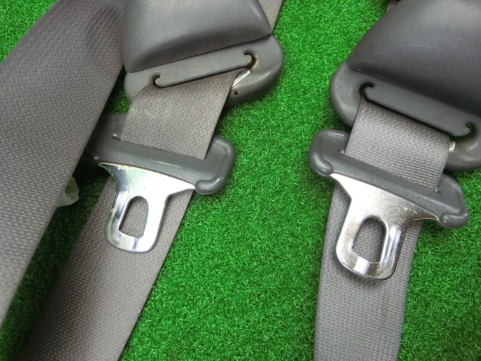 10841 スバル サンバーバン TV1 フロント シートベルト 左右セット キャッチ