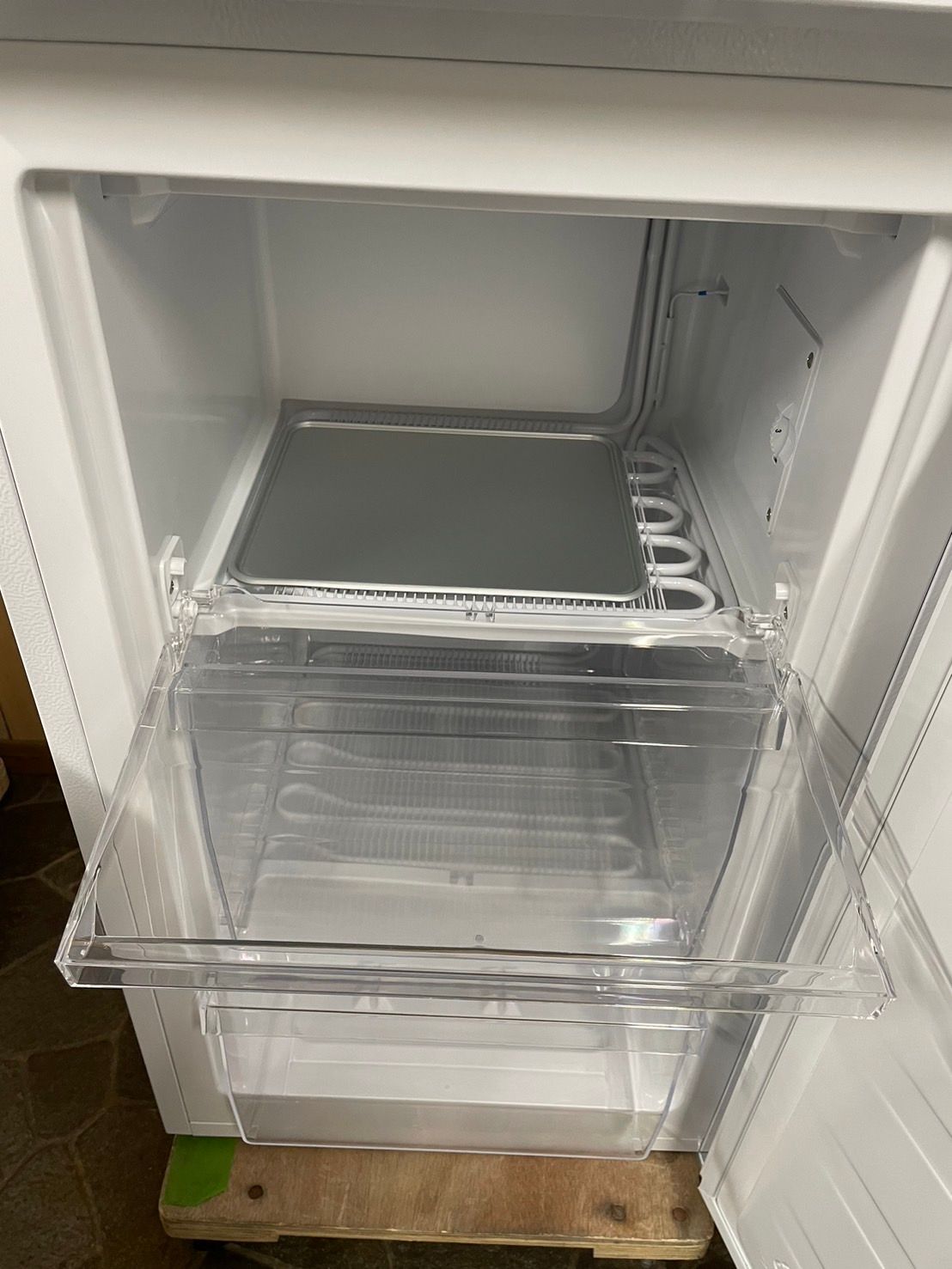 【中古】Hisense ノンフロン冷凍庫 HF-A61W 2023年製 中古】Hisense ノンフロン冷凍庫 HF-A61W 2023年製 - メルカリ