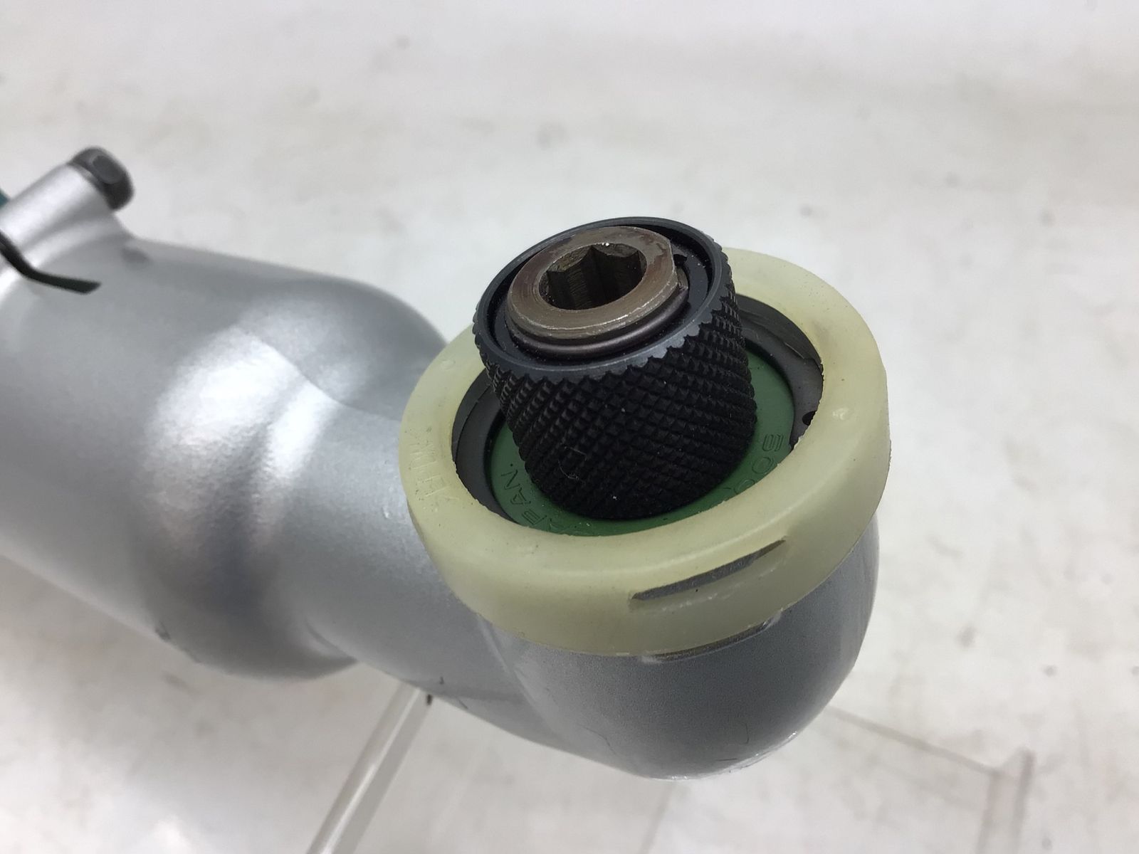 14.4v充電式アングルインパクトドライバ TL060DZ