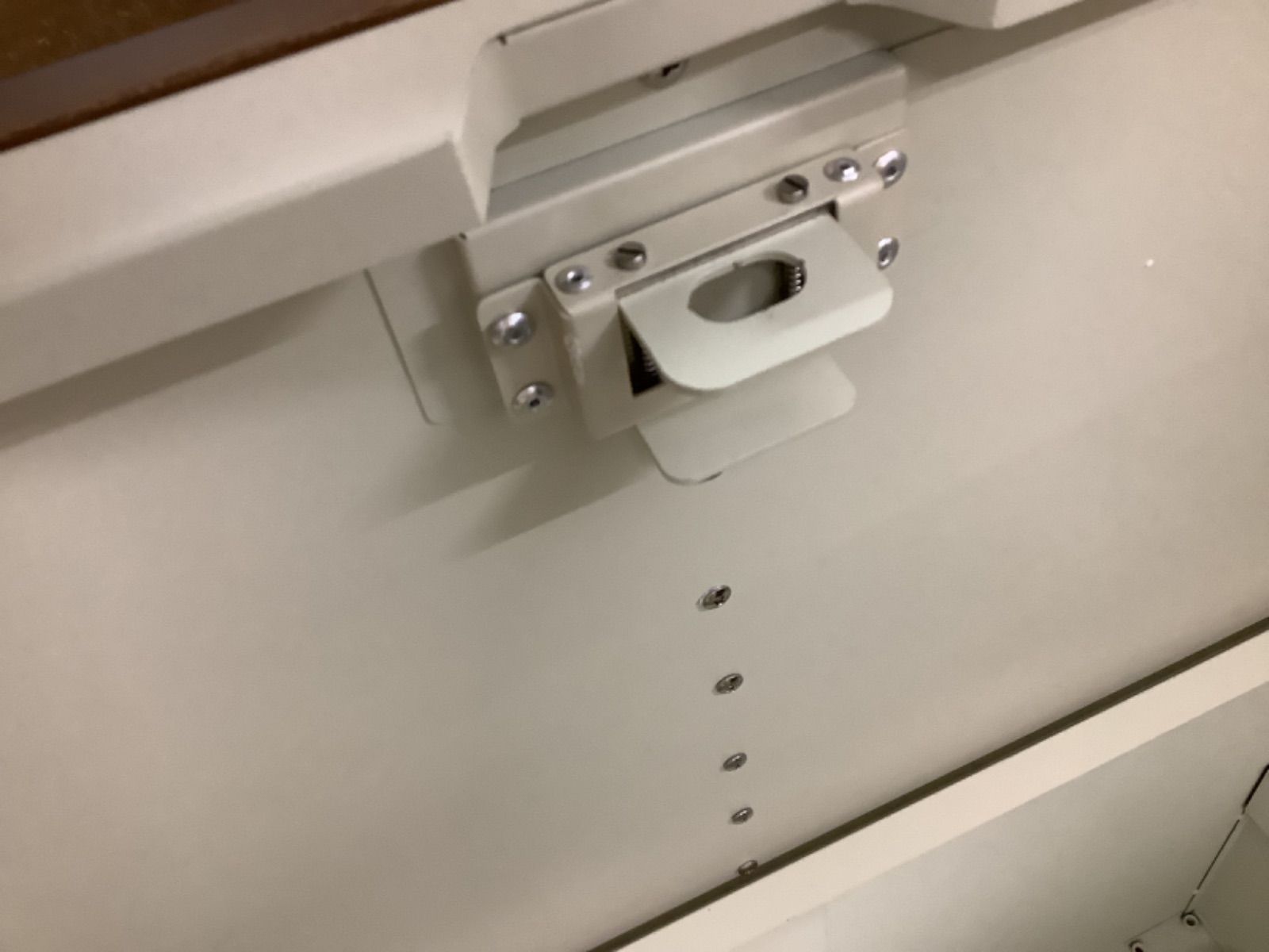 クルミ ベージュ