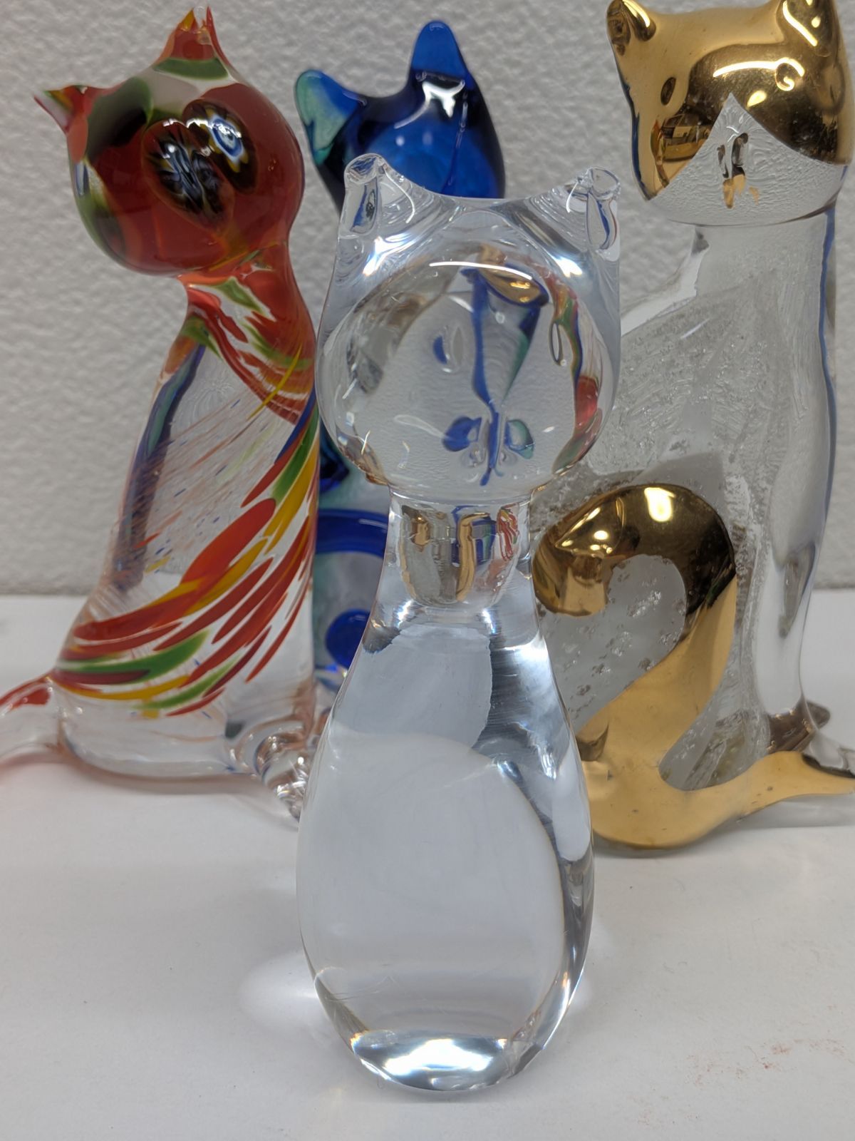 ガラスの猫 狐の置物です 一部イタリアのムラーノ島で作られるベネチアングラスです