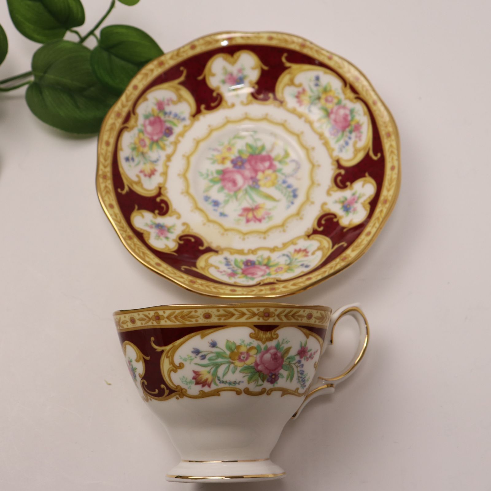 英国 ロイヤルアルバート ROYAL ALBERT Lady Hamilton カップ&ソーサー 