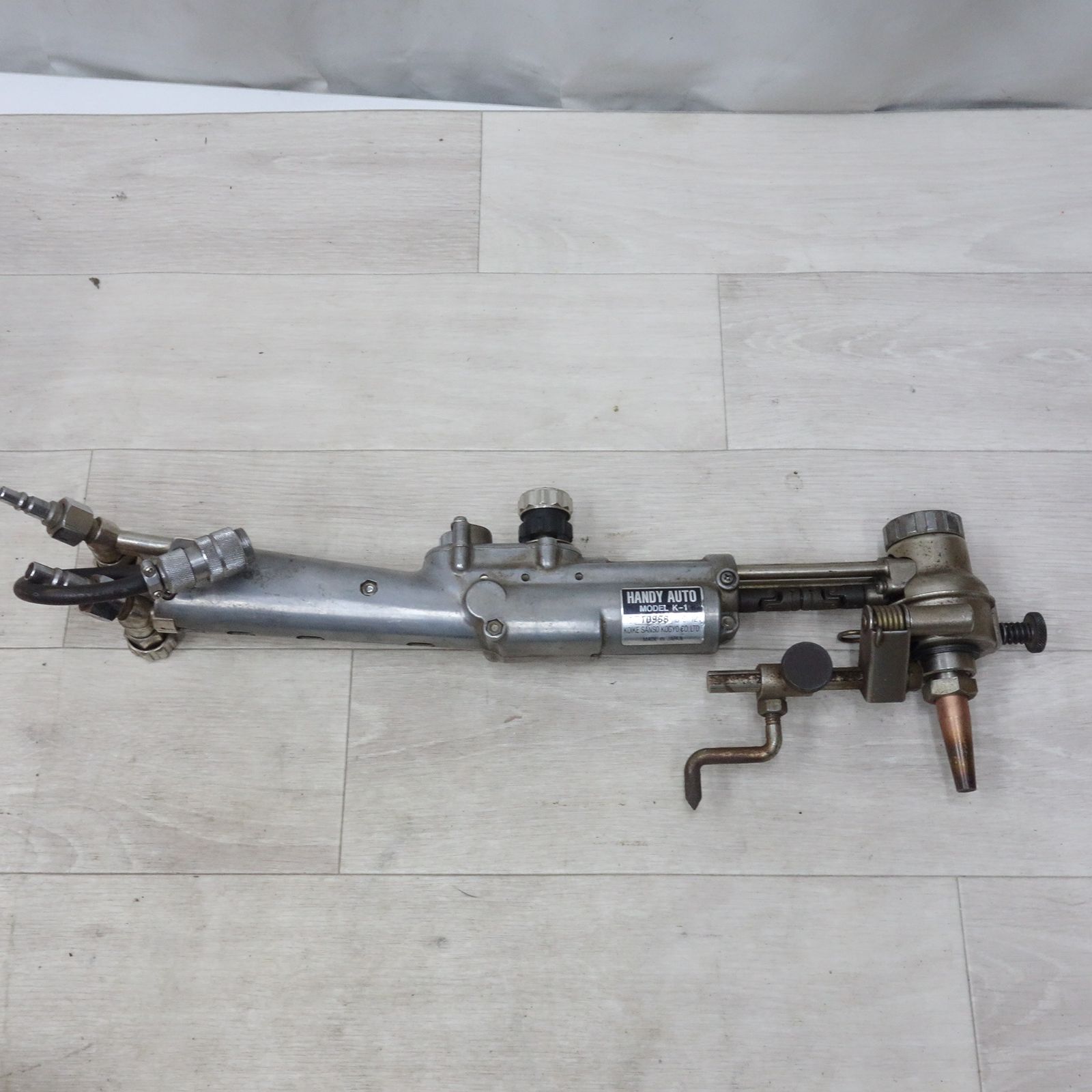 リオネル・メッシ（FCバルセロナ）サイン入りキャプテンマーク（アーム