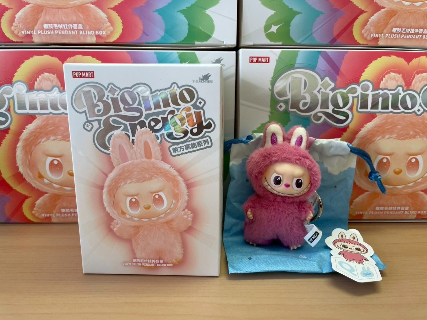正規品・新品未使用】イニシャル［Q］ラブブ LABUBU Biginto Energy 