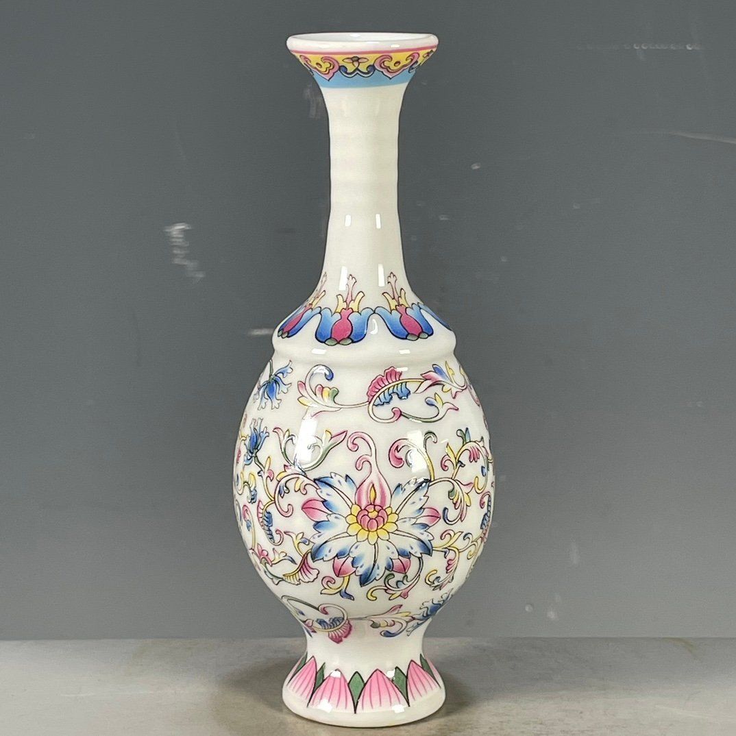 白釉纏枝花卉賞瓶 花瓶 置物 花瓶 磁器 中国陶磁 収蔵品 鑑賞 大