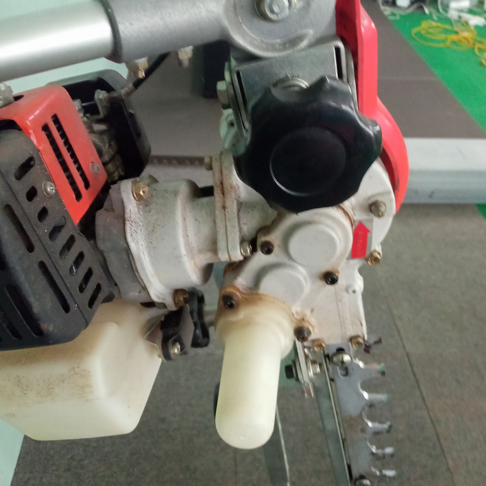 ◯ オチアイ 落合 OCHIAI EW12D 自走式両面裾落し機 バリカン 茶園