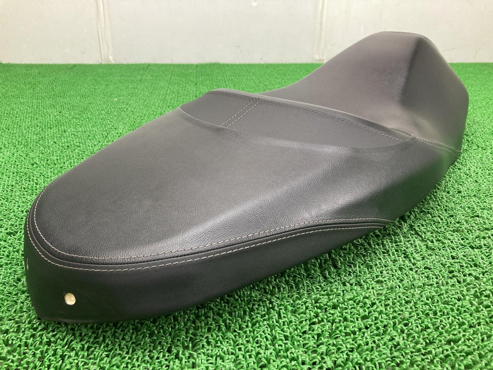 XMAX シート B74-F4730-00 ヤマハ 純正 バイク 部品 SG42J X-MAX 8破れ無し 修復素材やノーマル戻しに 車検 Genuine wC