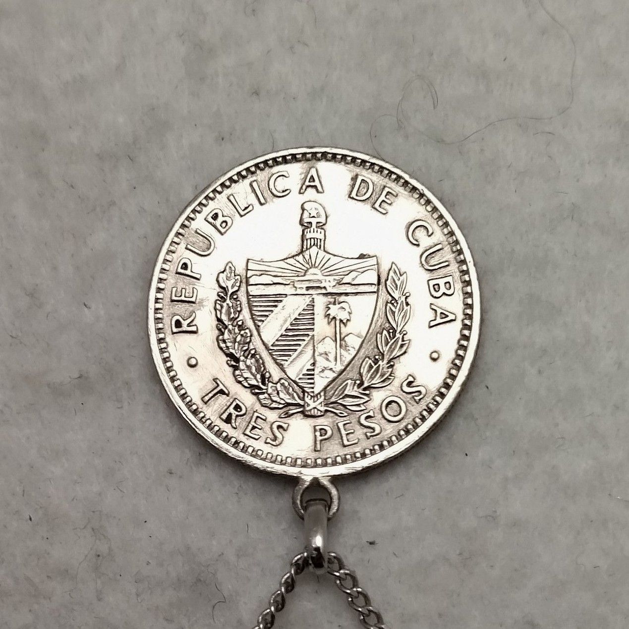 チェゲバラ キューバのコインネックレス CUBA ３PESOS チェ・ゲバラコイン レザー＆シルバー＆ビーズの