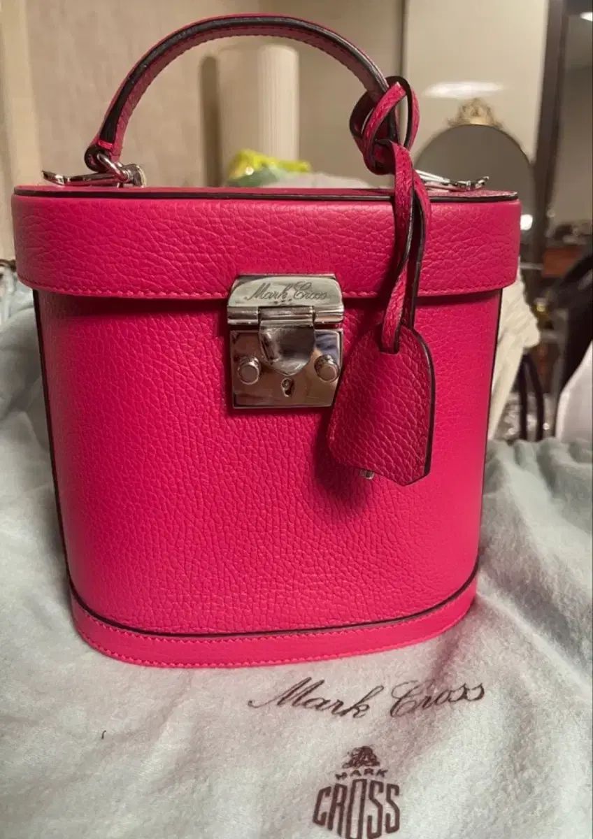 Mark Cross マーククロス ホットピンク ベンチリーバッグ 新品