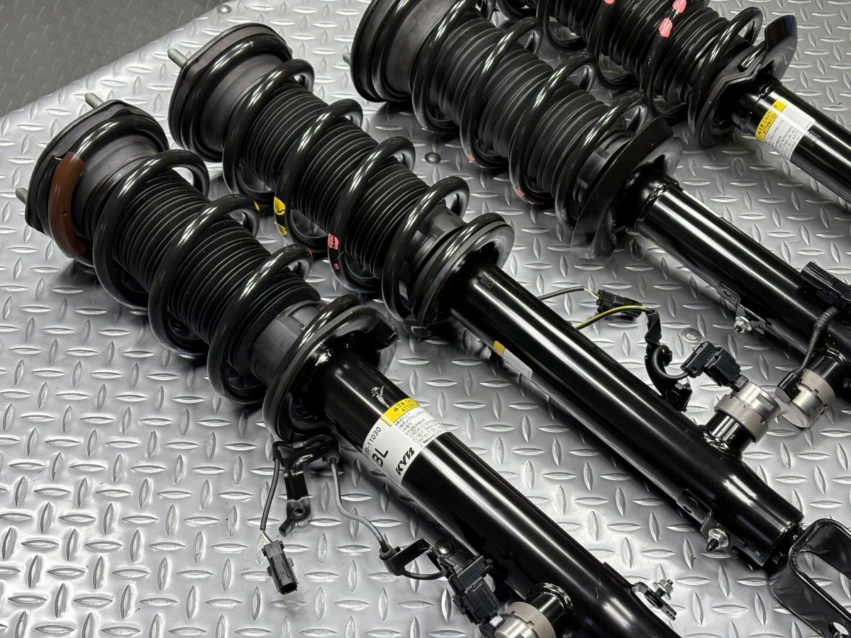 送料無料【美品】レクサスLC 純正 サスキット 品番48510-11040/48520