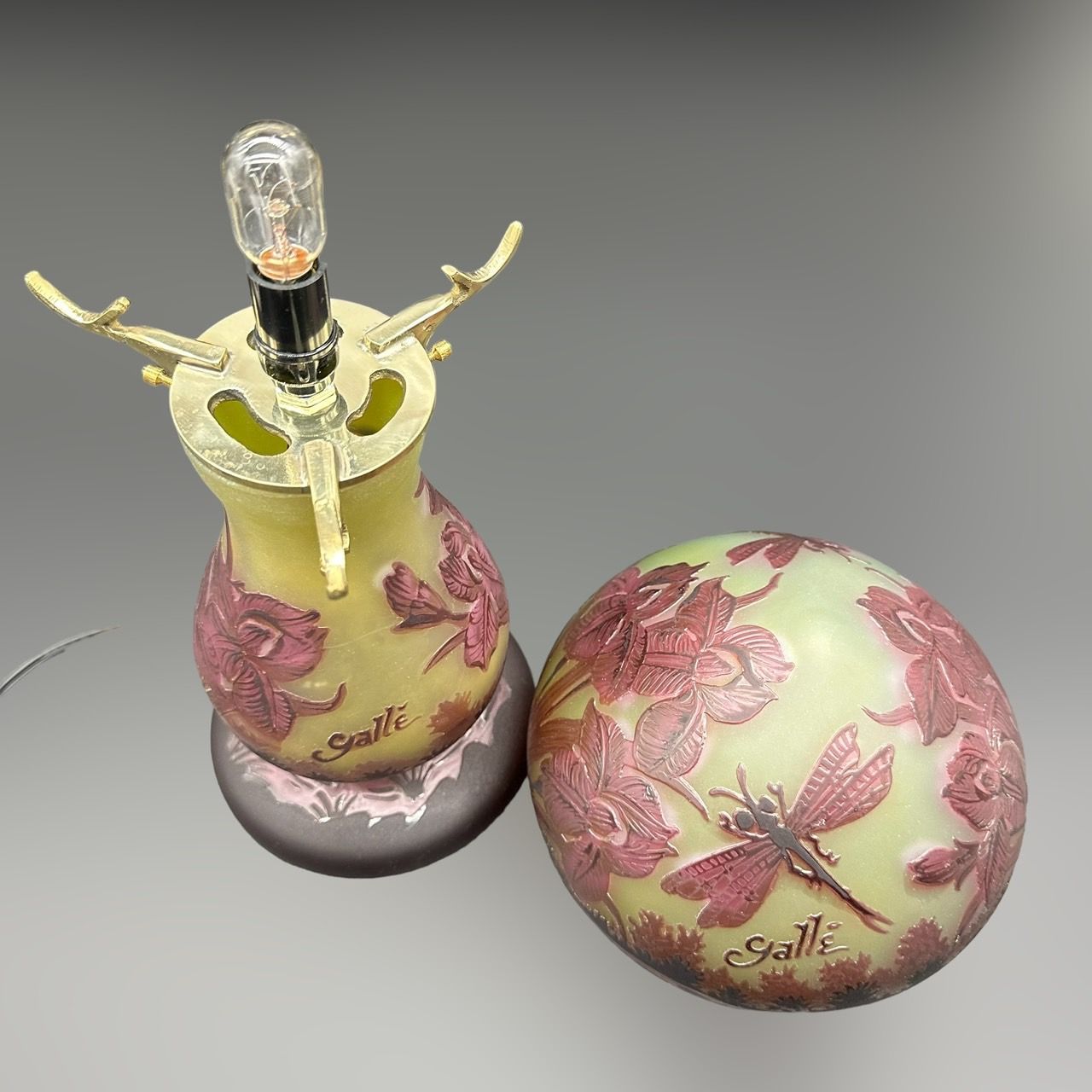 エミールガレ 二灯ランプ 蜻蛉紋カメオ彫り被せガラス高さ32cm