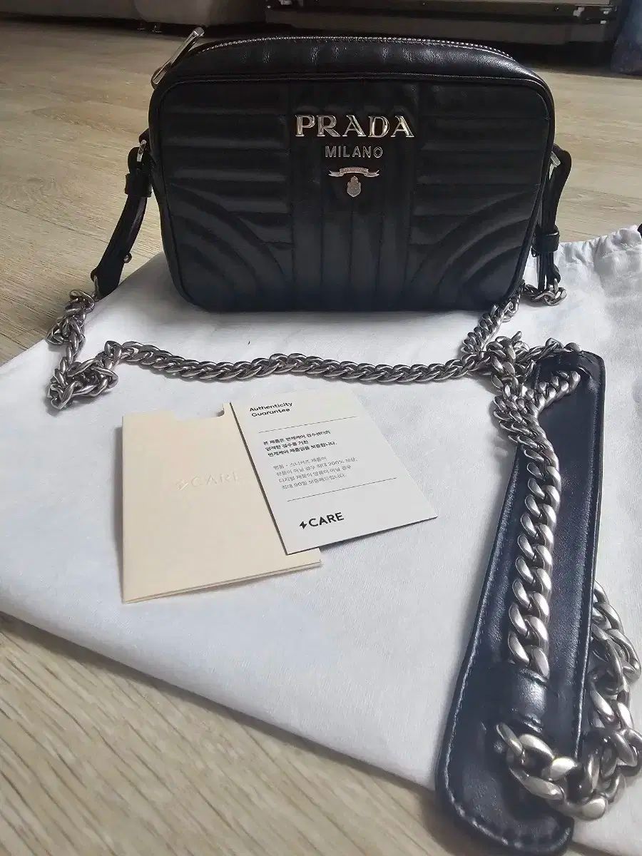 PRADA プラダ