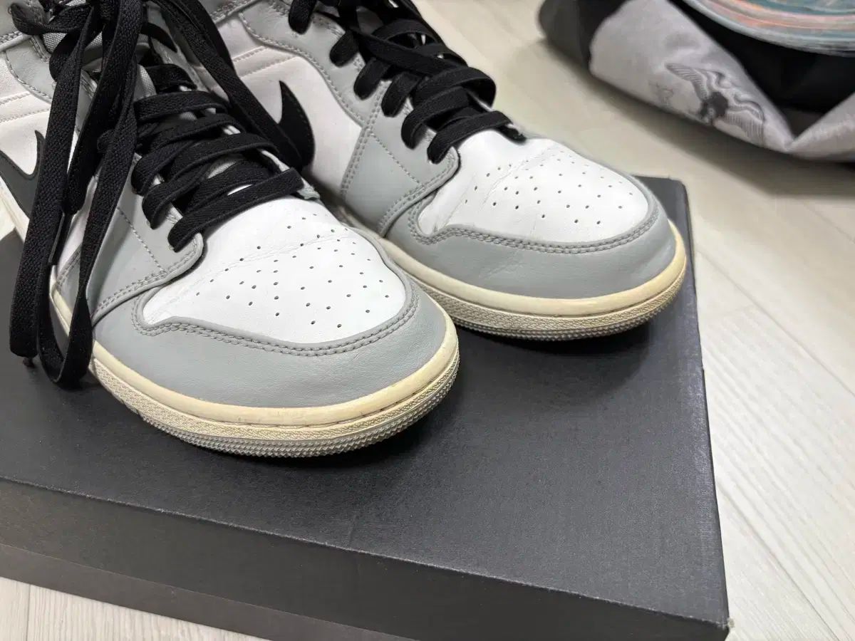 ライトスモークグレー