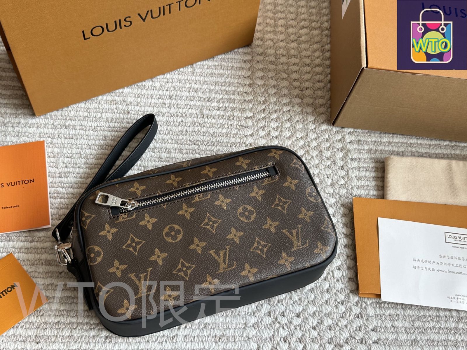 【必需品を楽々収納】LOUIS VUITTON ハンドバッグ 免許収納 LV オシャレ 小銭収納 ロゴ付き インナーポケット