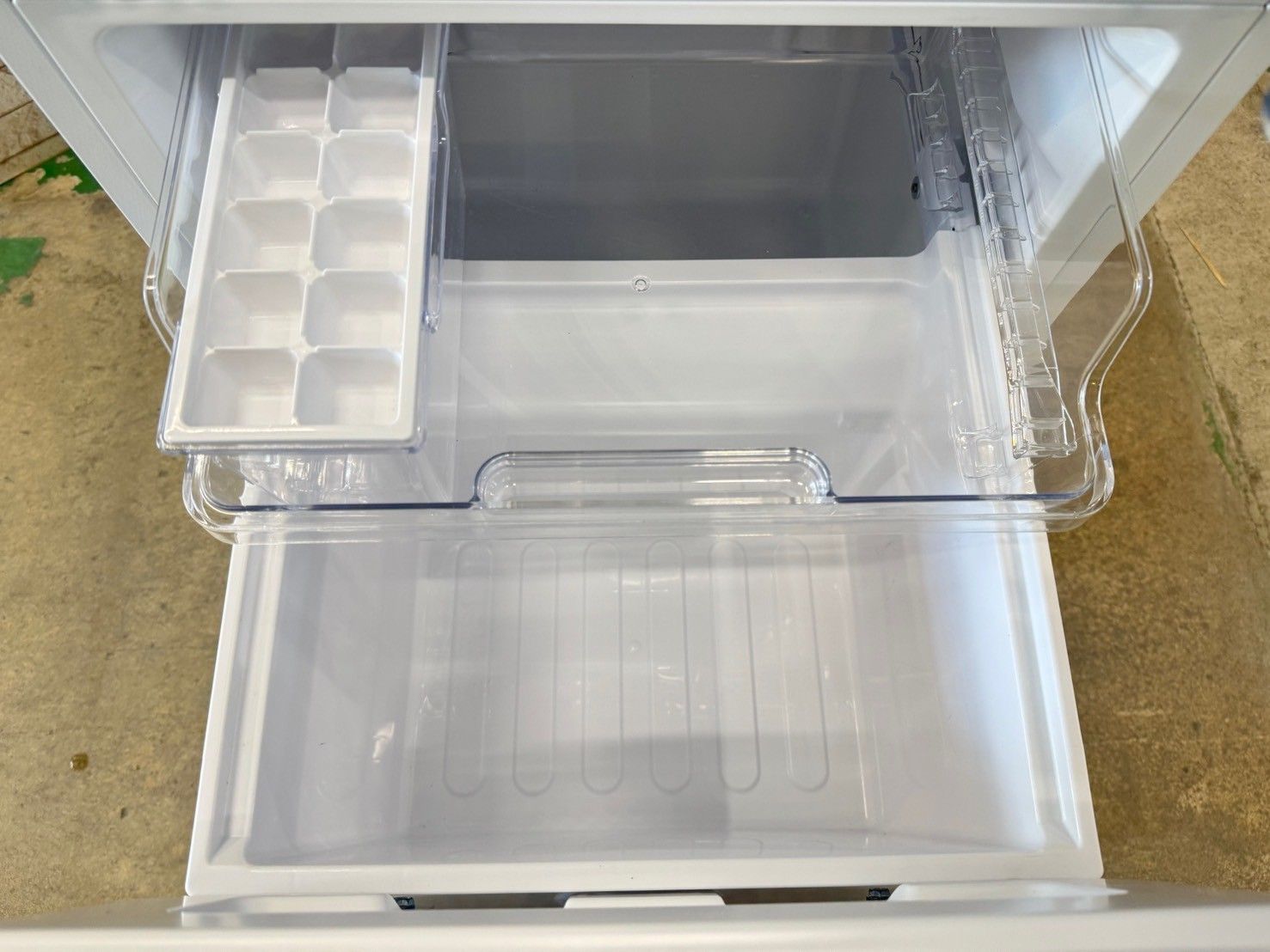 大阪送料無料★3か月保障付★冷蔵庫★2022年★SJ-D18H-W★IR-440 大阪送料無料☆3か月保障付き☆冷蔵庫☆シャープ☆2ドア☆2022年☆SJ