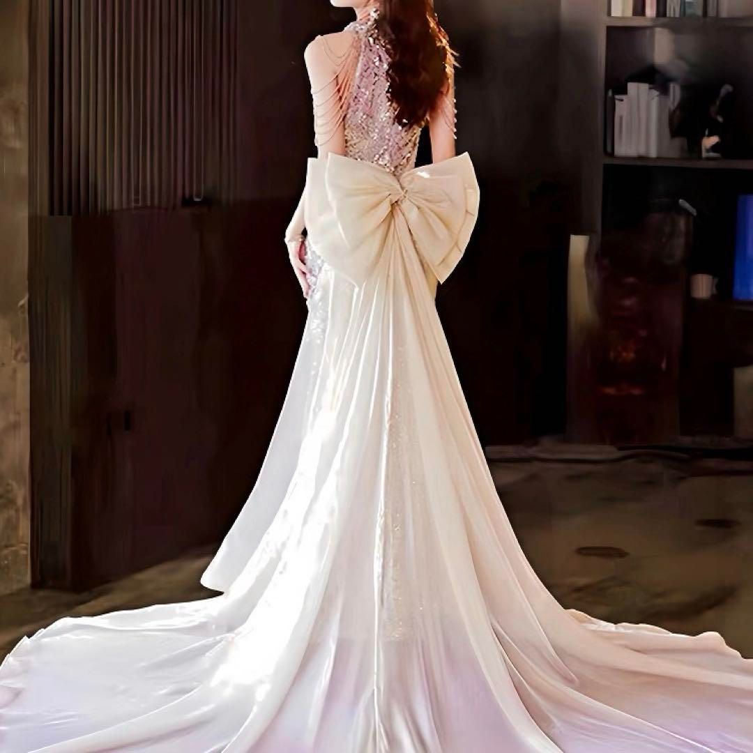 スパンコールがゴージャスなリボン付き ホルターネックドレス スパンコールがゴージャスなリボン付き ホルターネックドレス