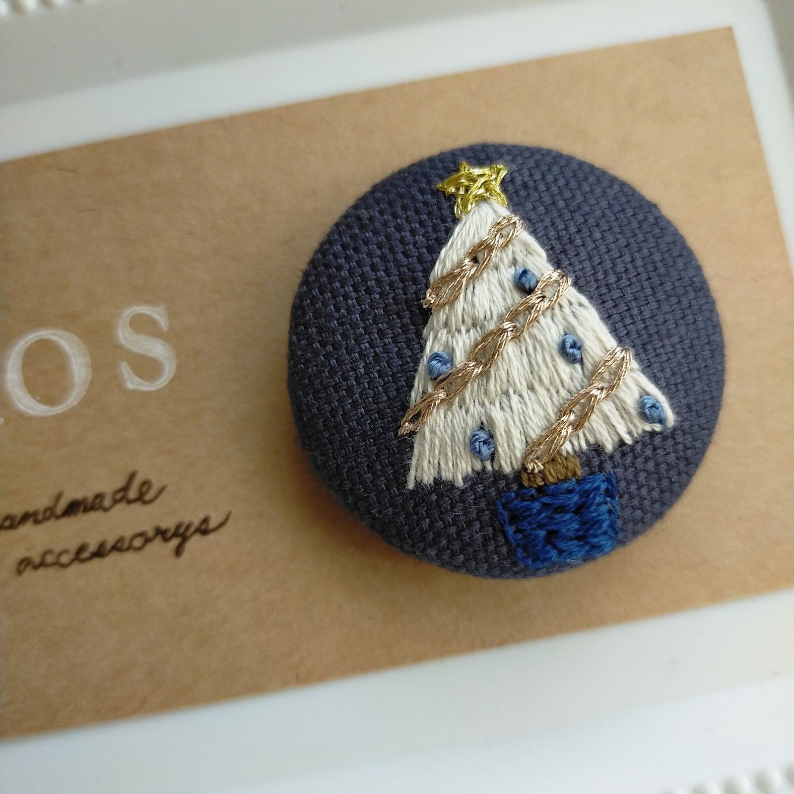 クリスマスデザイン♡手刺繍ブローチ　手刺繍ヘアゴム　クリスマスツリー