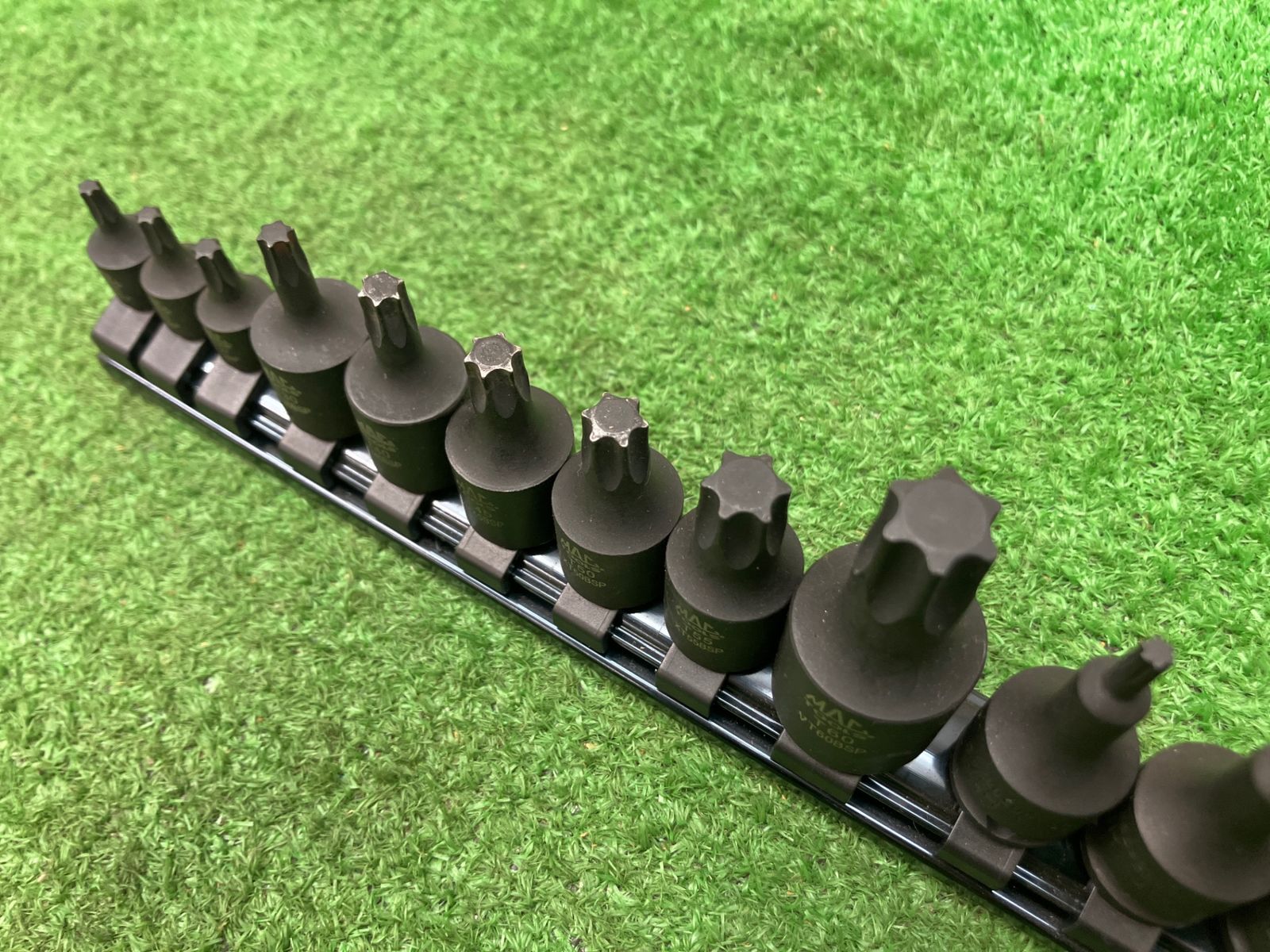 不思議な 送料無料 MACTOOLSマックツール♪トルクスドライバーソケット16本セット♪MT XT VT XH♪ホルダー付♪アクトツール富山店♪BR