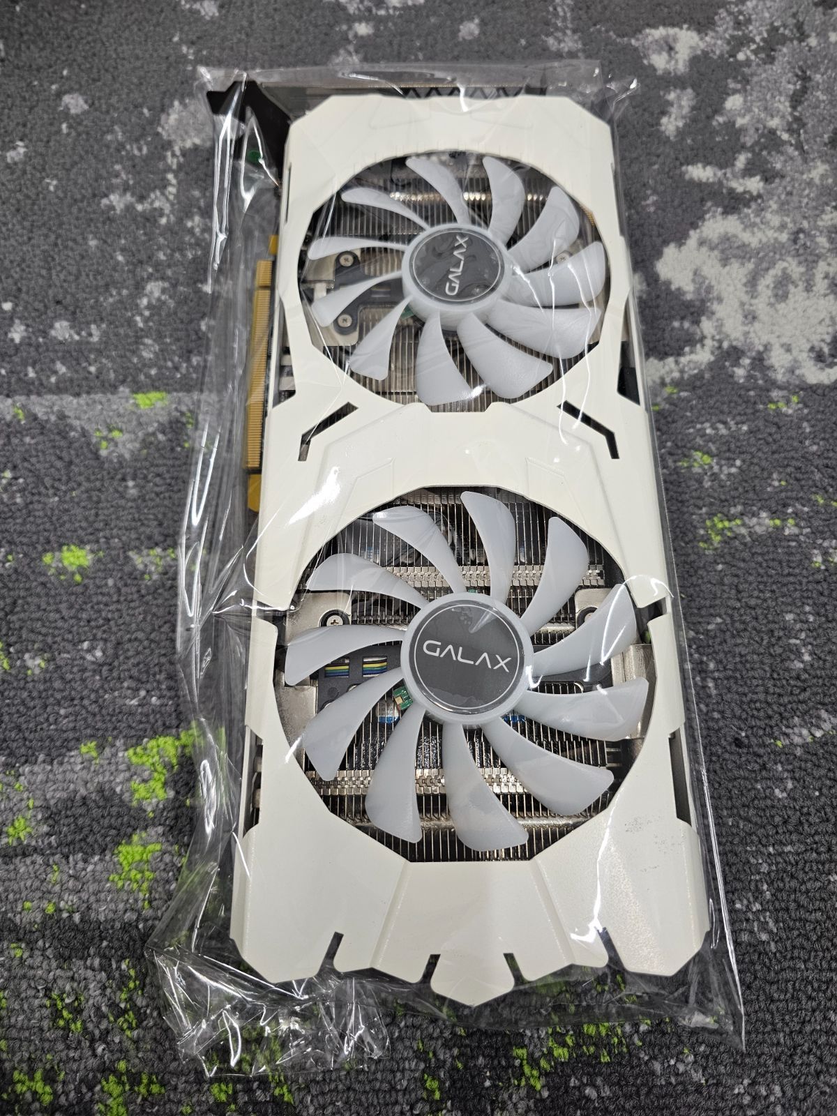 グラフィックボード  GALAX GTX 1070 Ti EX-SNPR White PCI-E GDDR5 256bit ジャンク品