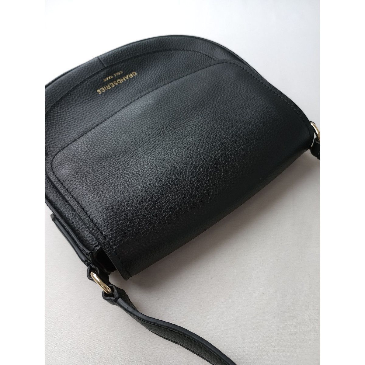 【美品】COLE HAAN GRANDSERIES ショルダーバッグ 定価38500円 Cole Haan コールハーン フラップ クロスボディ