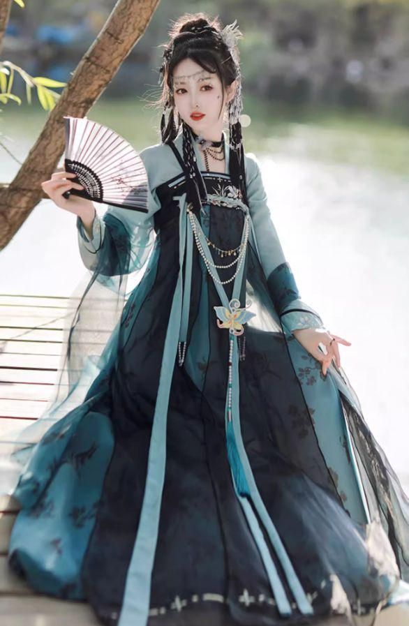 1000円以上送料無料。 星 2025 豪華刺繍 漢服 かんふく 古風衣装 レトロ風 中華ロリータ コスプレ ワンピース 唐装 仙女服 中華風 美しい刺繍 学園祭用 文化祭用 舞台演出用 日常着 プレゼント用 レディース用HF343 新作大流行中！