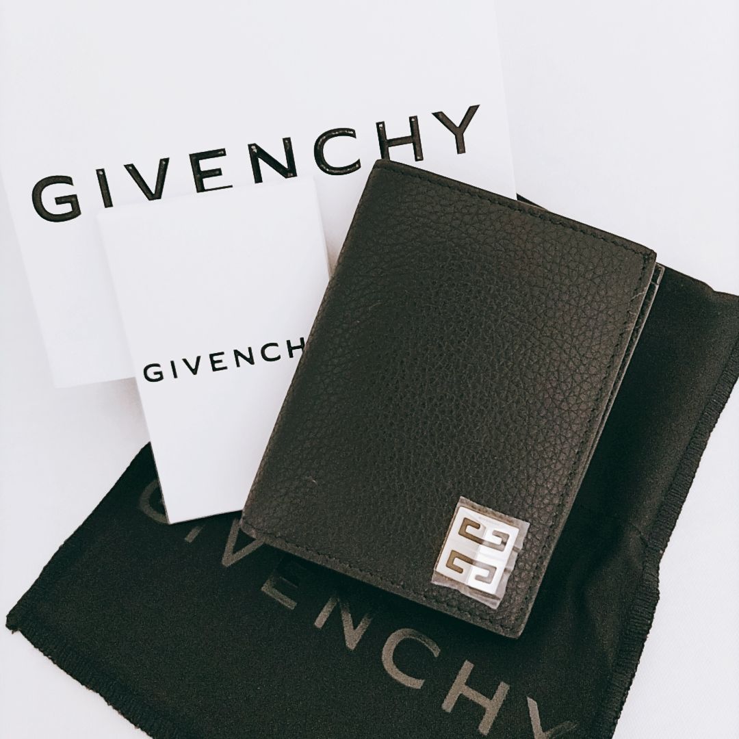 新品未使用】GIVENCHY ウォレット クラシック4Gレザー 2つ折り財布 - メルカリ