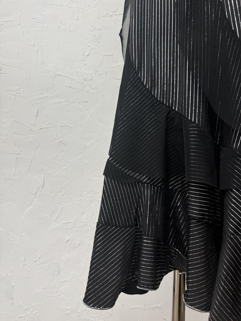 【煌めく】新品 シルバーストライプ　フレアーエスカルゴスカートｍ190 煌めく】新品 シルバーストライプ フレアーエスカルゴスカート