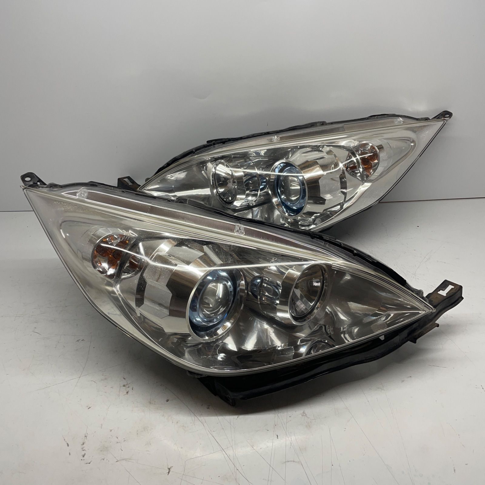美品 ホンダ ステップワゴン RG1 ヘッドライト KOITO100-22594